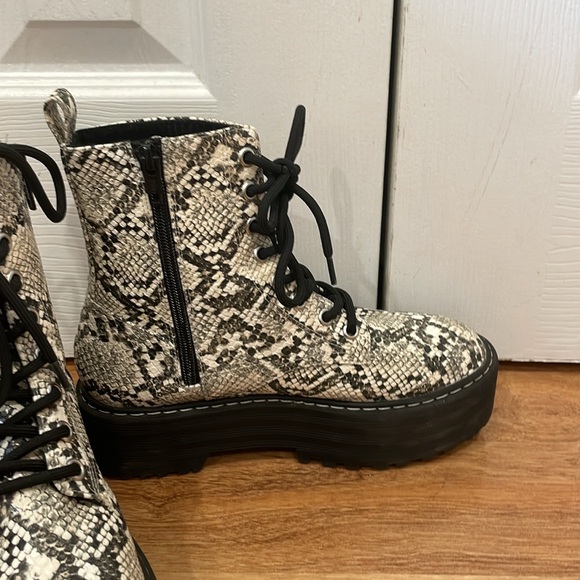 H&M snake skin platform boots - Picture 4 of 9